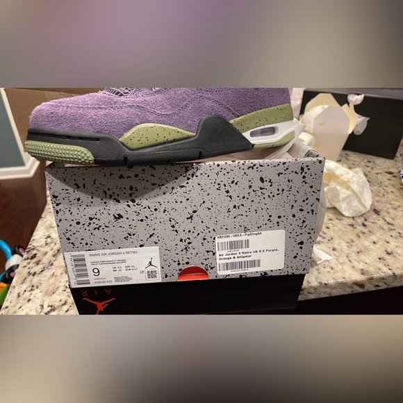 BRAND NEW - WMNS AIR JORDAN 4 RETRO CANYON PURPLE Size 9W/6.5UK - READY TO SHIP - Picture 2 of 5